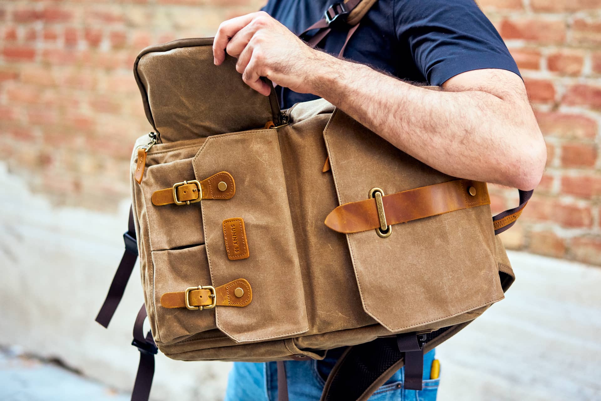 Dslr camera bag low price new arrivals