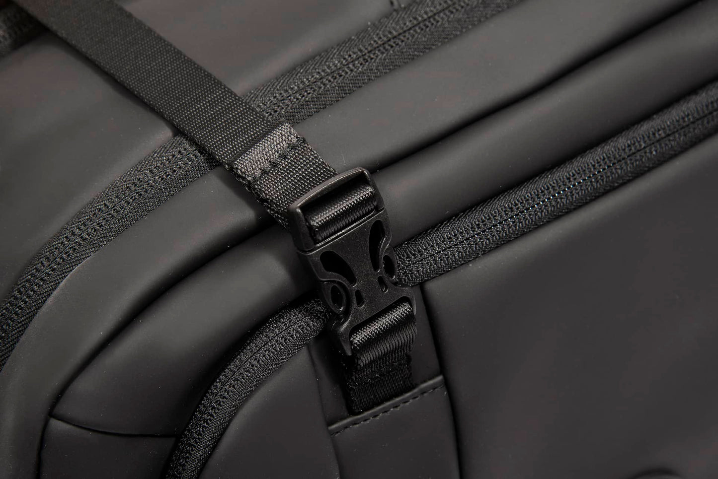 30L Travel Black Backpack with Laptop Compartment - Sunny 16