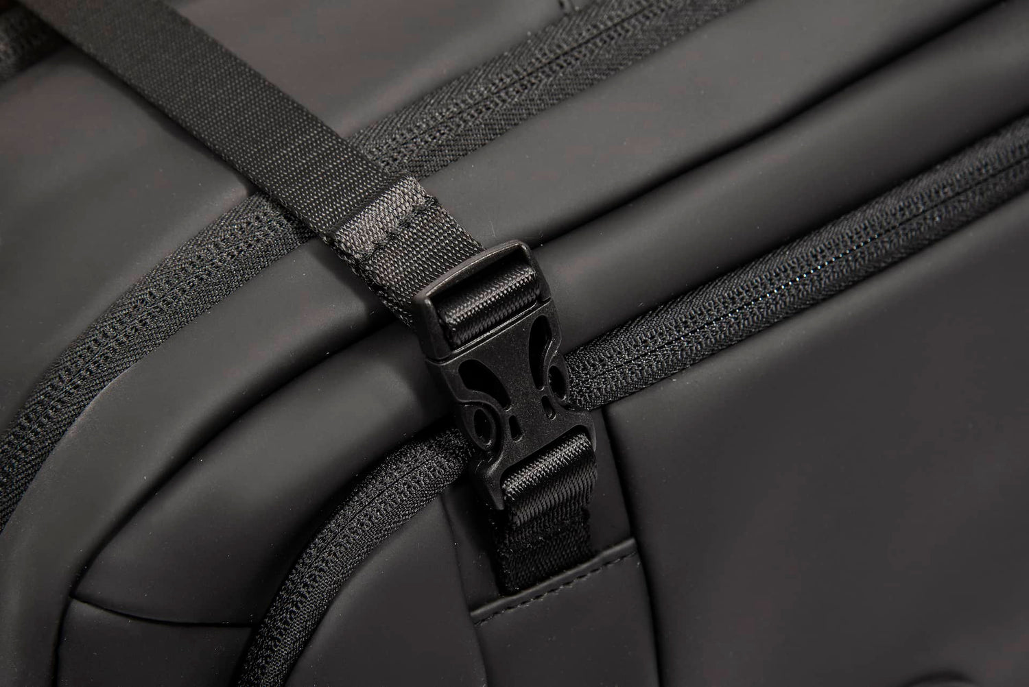 30L Travel Black Backpack with Laptop Compartment - Sunny 16