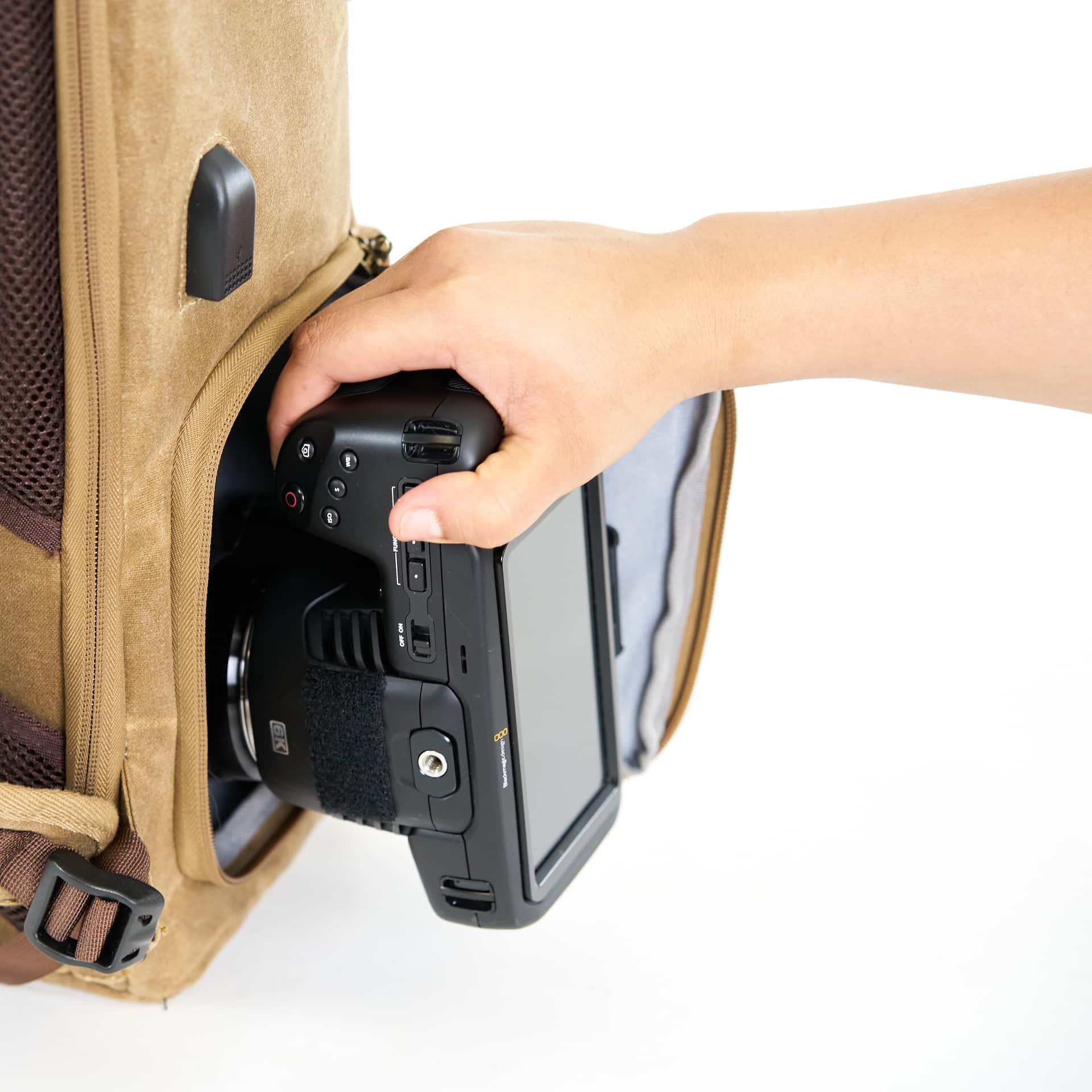 9 Best Camera Clips for Backpacks of 2021 – Sunny 16